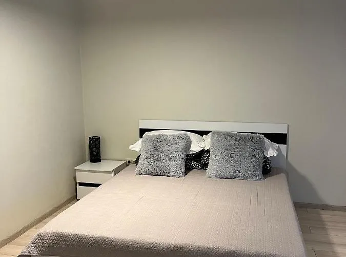 Beautiful Great Location Free Parking *